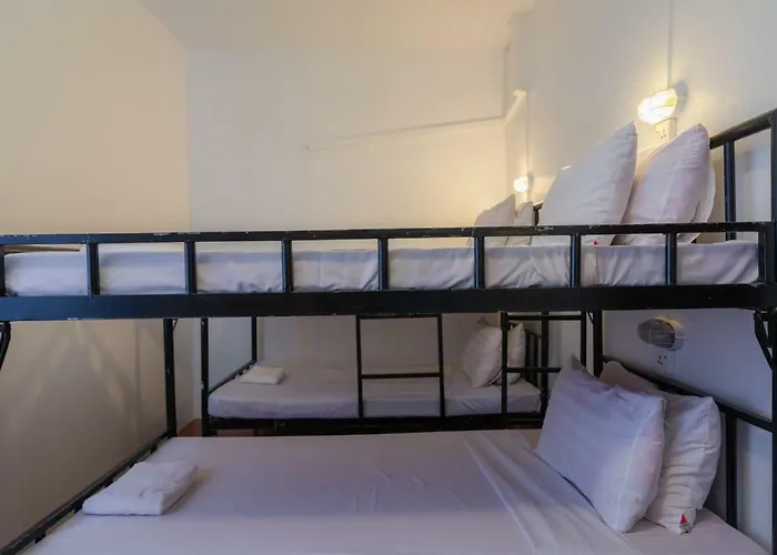 Five Rose Siem Reap Hostel